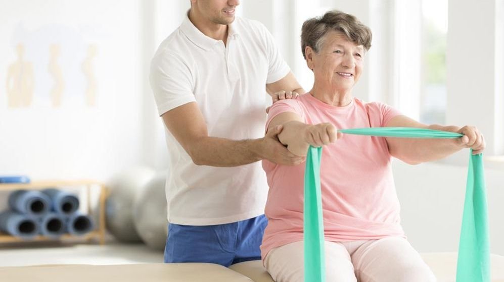 Fisioterapia geriátrica: qué es y qué beneficios aporta